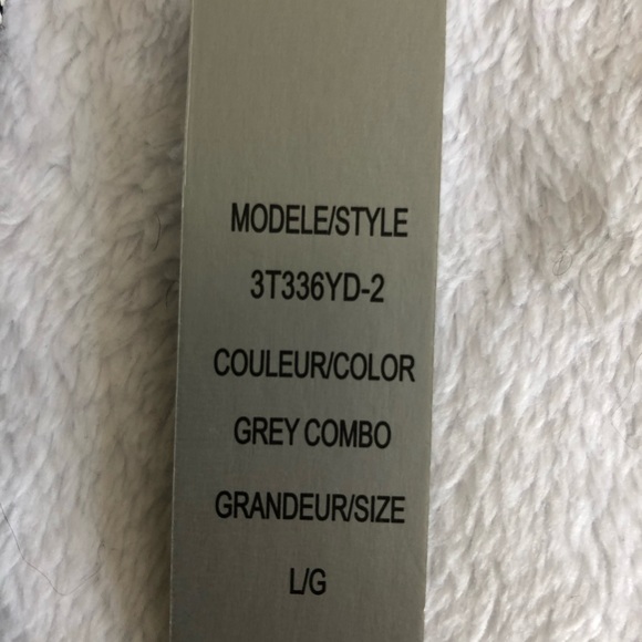 🦋2/$15🦋 NWT Black and White Striped Tee - Picture 3 of 5